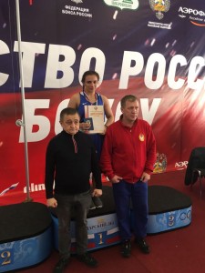 Волгоградская дебютантка в "золотых" боксерских перчатках